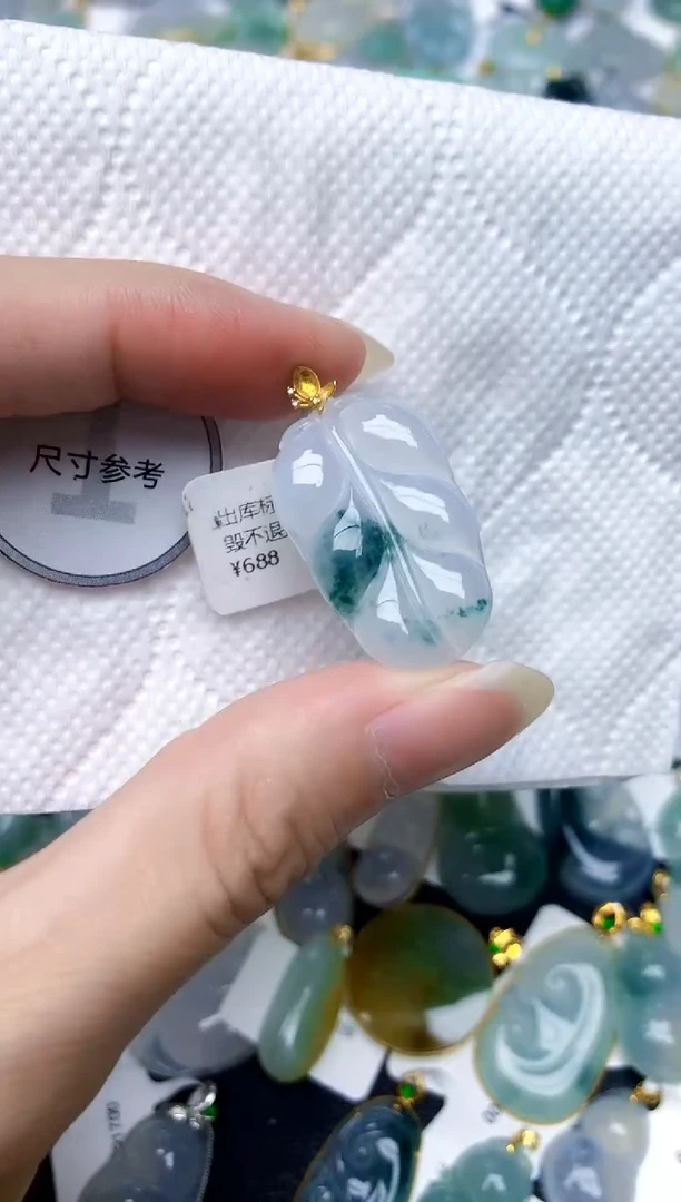 颈饰18K金镶嵌翡翠天然A货翡翠
