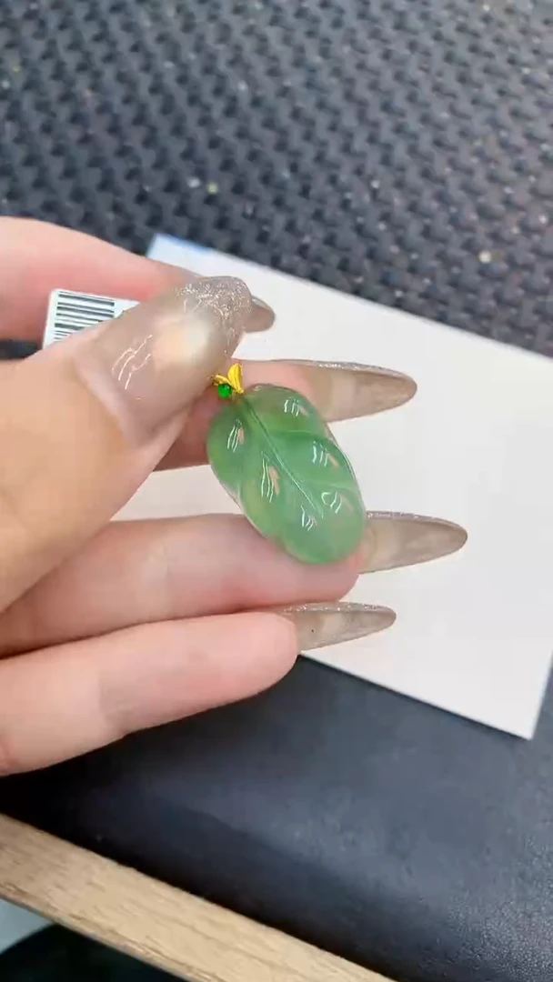 颈饰18K金镶嵌翡翠1