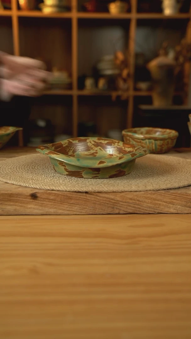 黄绿色系列的宽边帽子盘1个