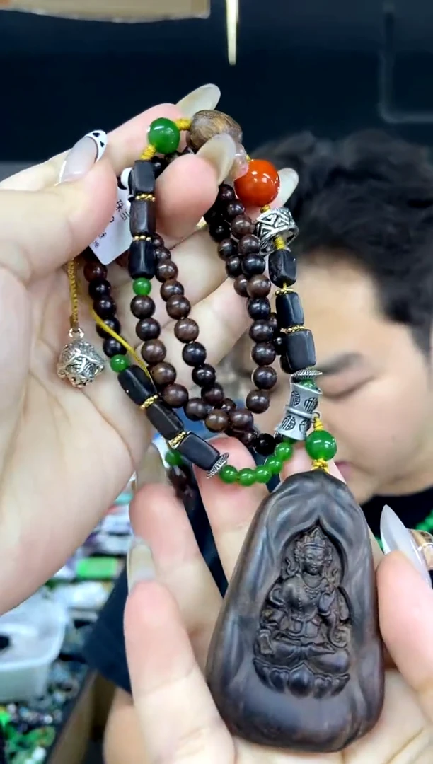 未镶嵌颈饰玛瑙/玉髓多样性发其一颜色微差