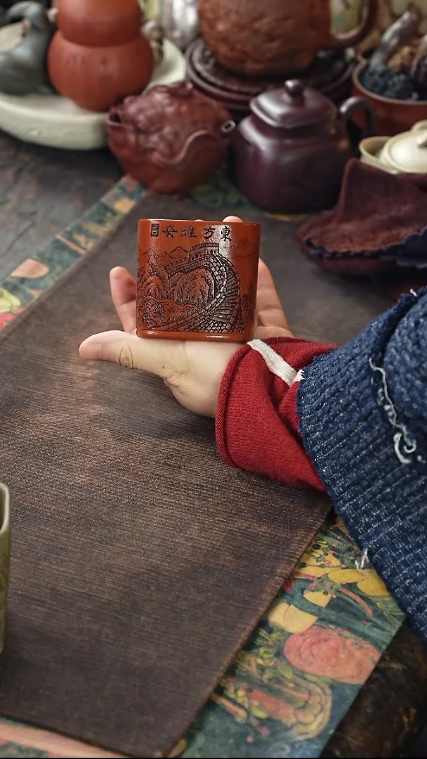 朱泥刻绘万里长城四方紫砂杯