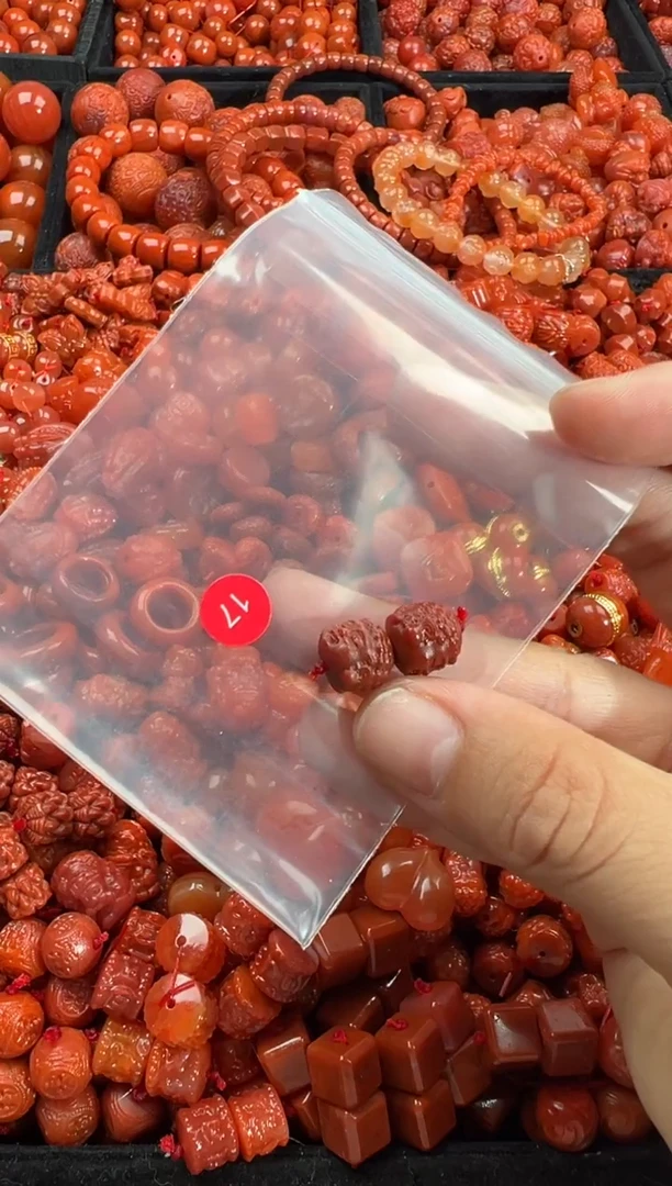 南红玛瑙未镶嵌颈饰1