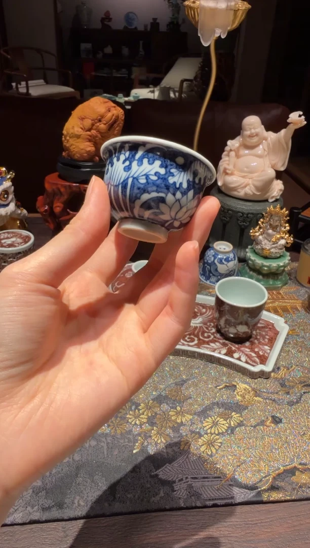 来***福一鹭莲科青花小压手杯带内绘