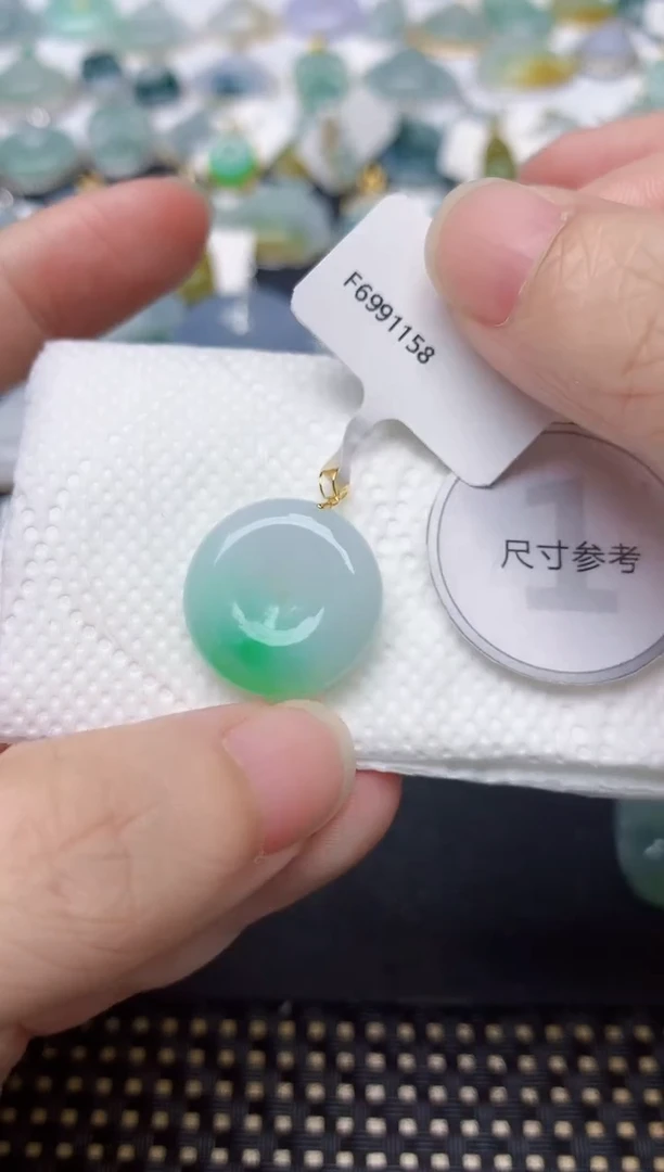 颈饰18K金镶嵌翡翠天然缅甸A货翡翠