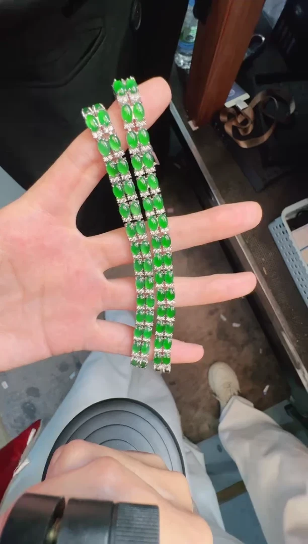 未镶嵌定制翡翠A货有轻微色差属于正常现象，手链多样性发货1