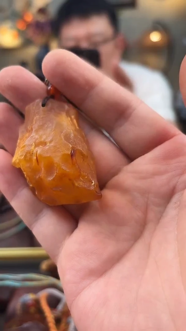 未镶嵌颈饰琥珀吊坠
