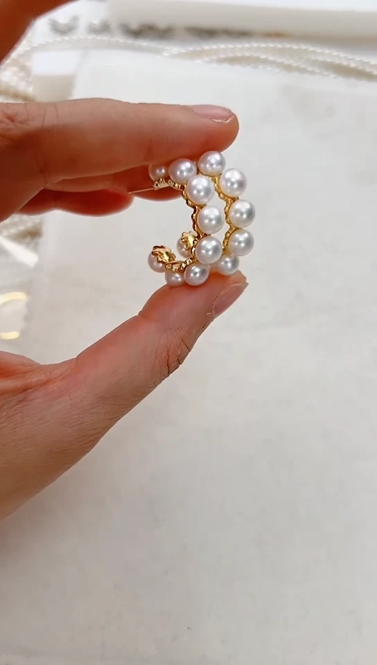 【闪购商品】淡水珍珠耳饰合金8珠金色