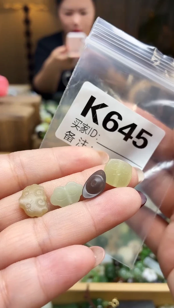 颈饰未镶嵌和田玉4个