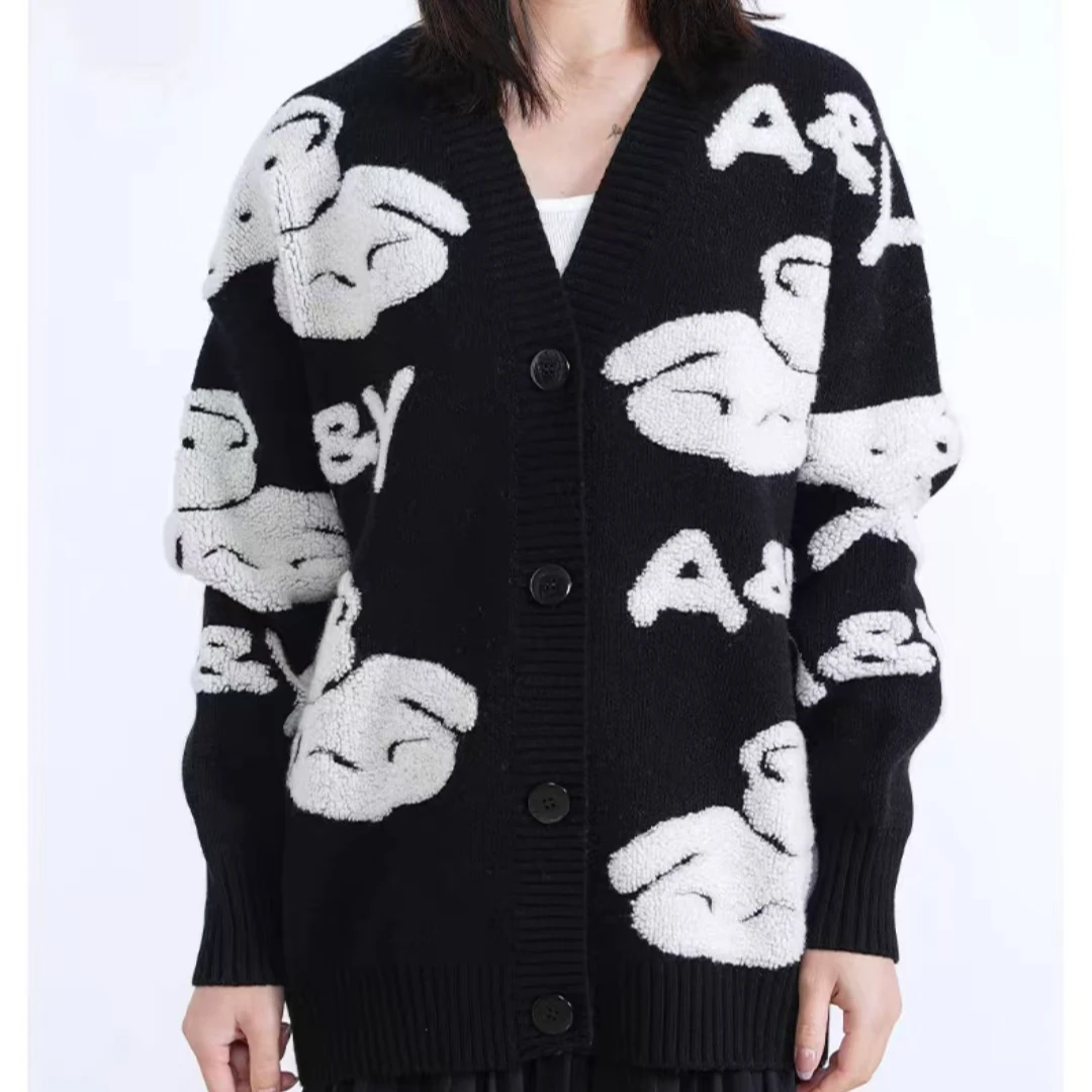 黑色绵羊毛针织开衫外套秋冬新款小熊字母提花宽松外搭慵懒风毛衣