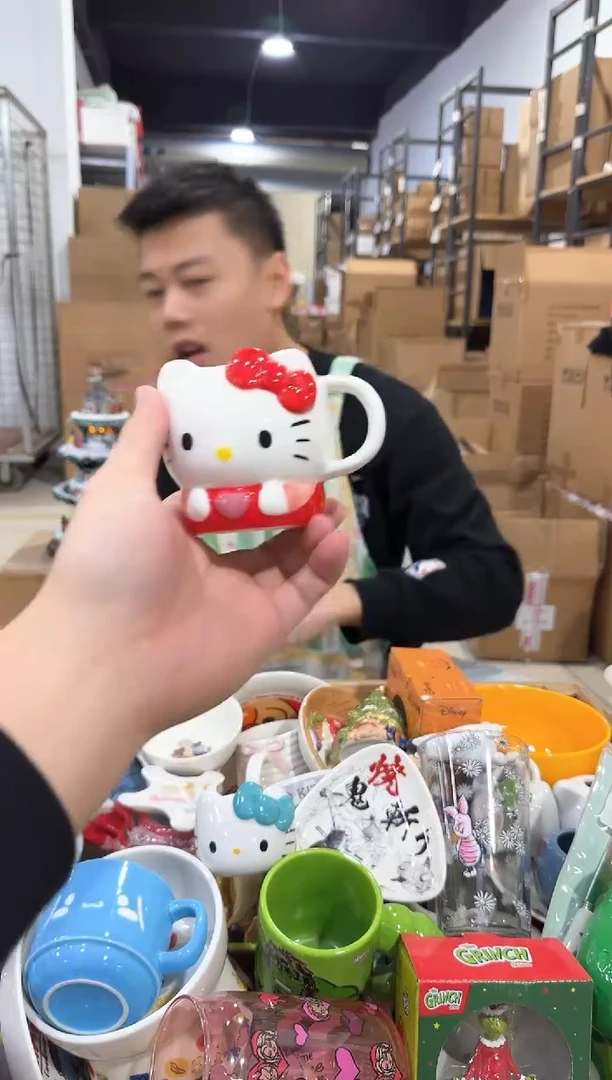 瓷片kt猫抱爱心一口杯