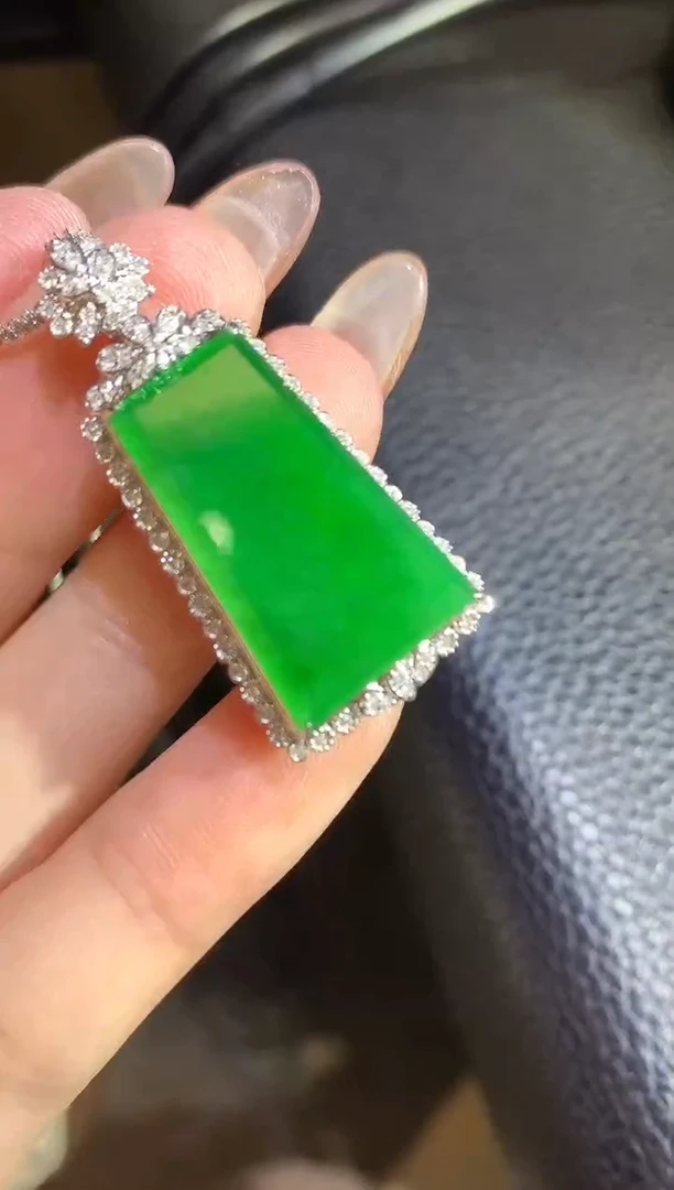 翡翠18K金镶嵌吊坠(不含链)111-无事牌