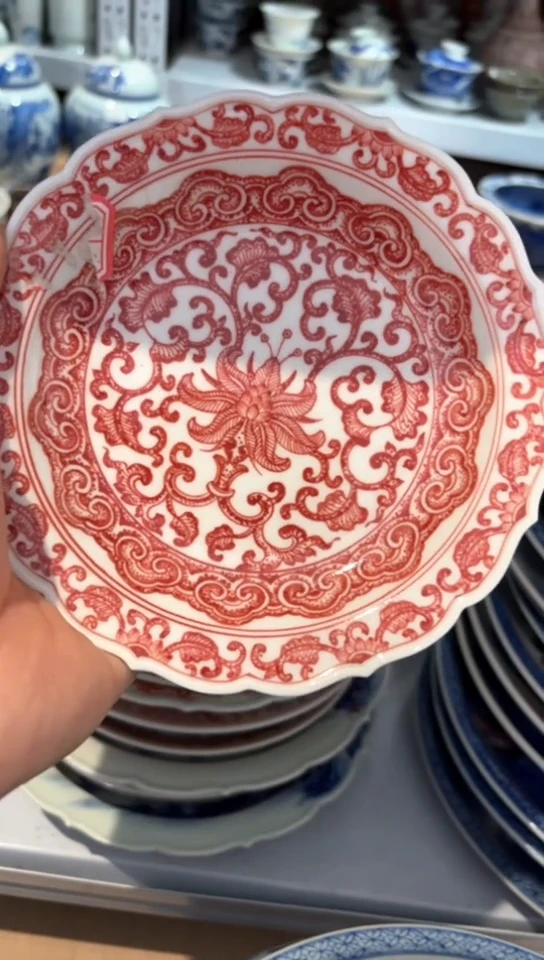 柴窑釉里红缠枝莲盘