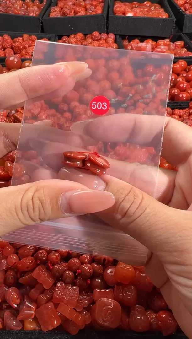 南红玛瑙未镶嵌颈饰1