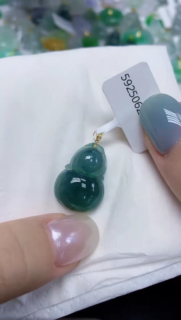 翡翠18K金镶嵌颈饰天然缅甸翡翠A货