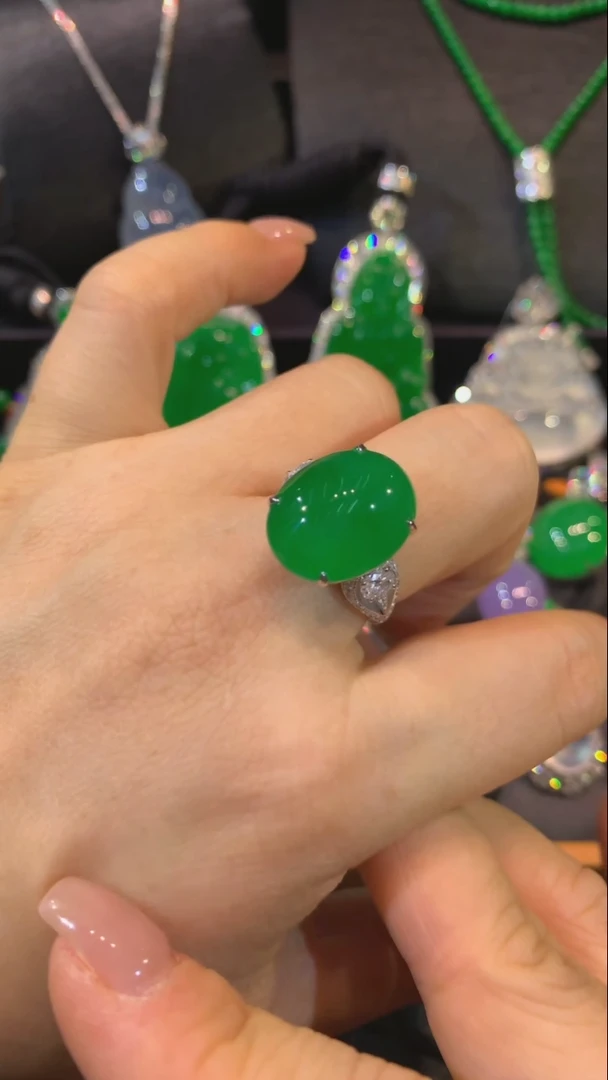 翡翠戒指18K金镶嵌戒指