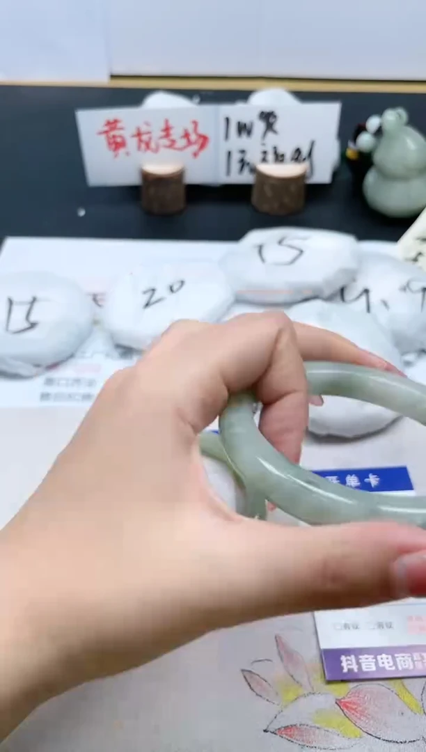 【闪购商品】石英质玉手镯未镶嵌130/63.9