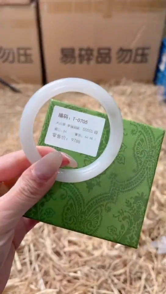 未镶嵌手镯石英质玉T-0705
