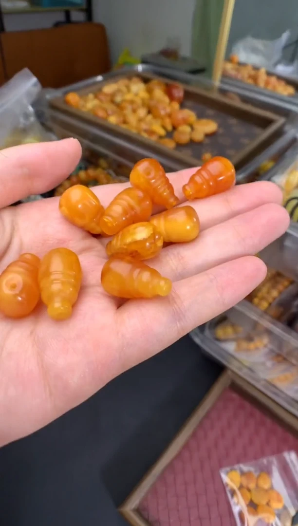 蜜蜡未镶嵌珠宝奇石多样性发一件