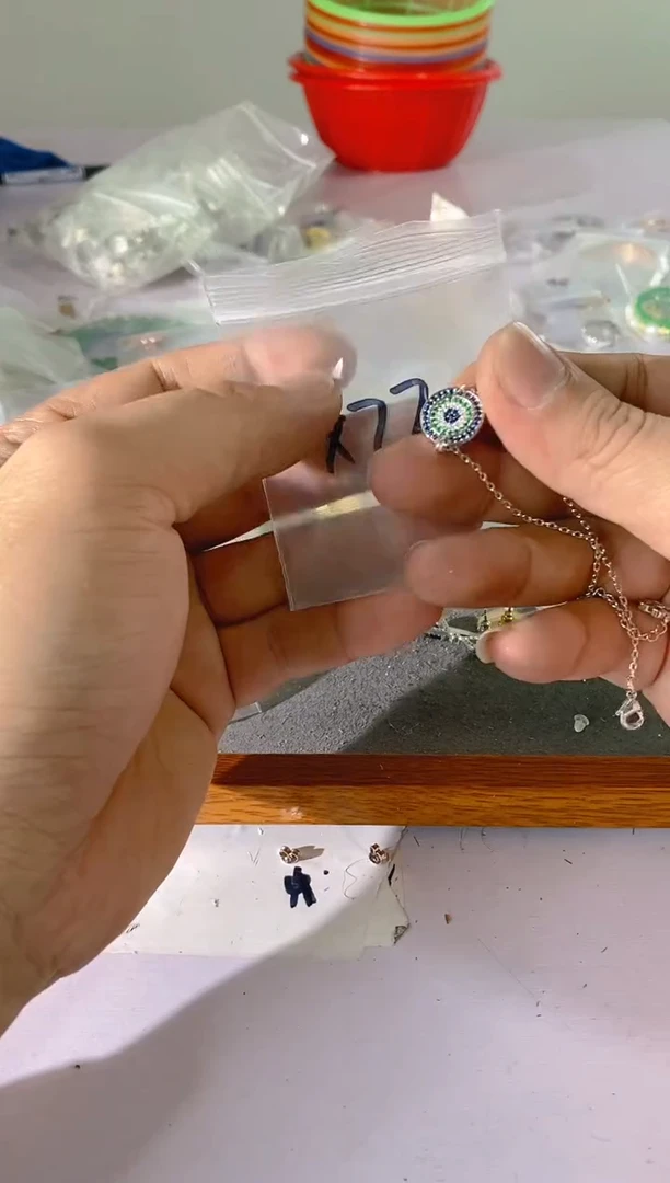 【闪购商品】水晶颈饰银S925镶嵌X77红宝，蓝宝，多样性发一件赠链