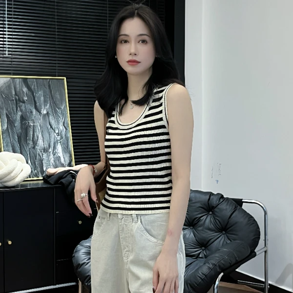 【Si&华严选】时尚休闲显瘦u领修身短款无袖冰丝针织吊带背心71632