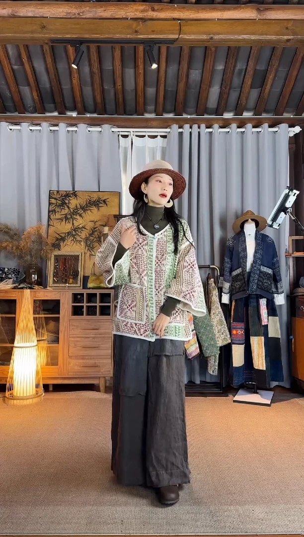 设计师款白色彩绘一粒扣外套