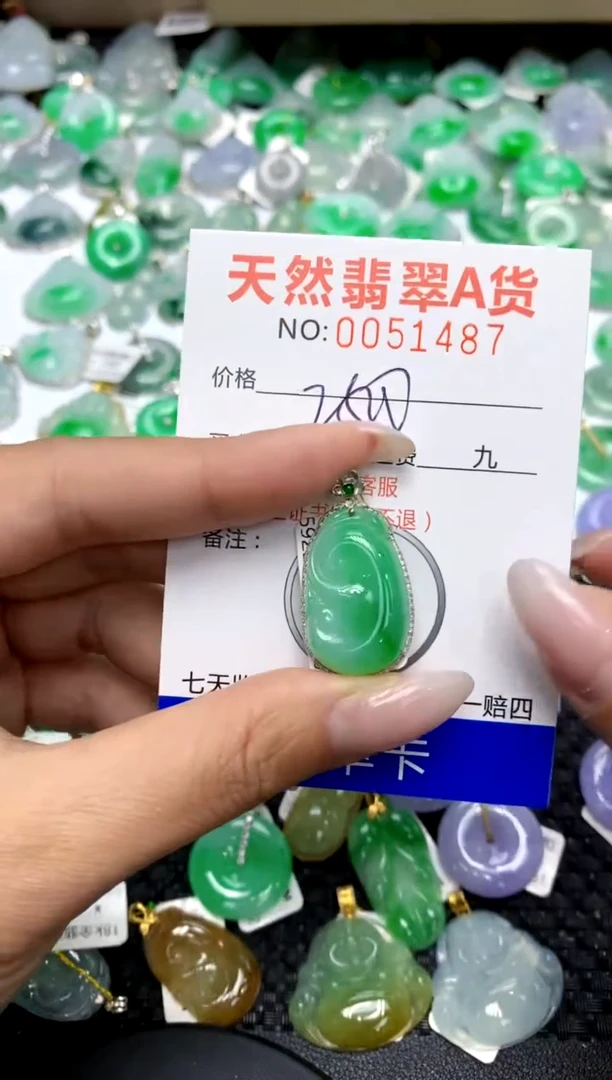 翡翠18K金镶嵌颈饰11111111111111