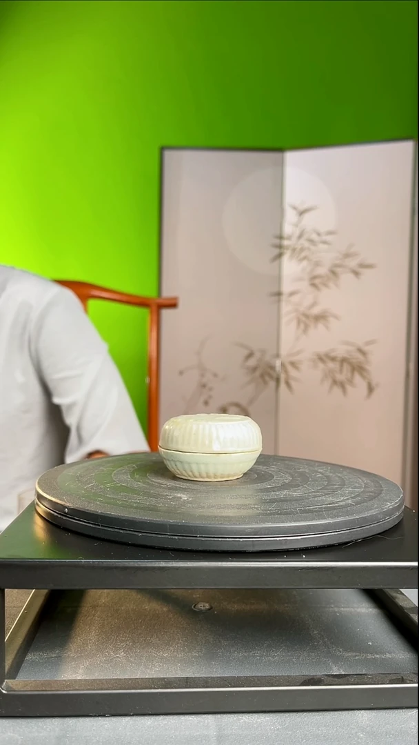 茶器锔**道青瓷花鸟盖盒