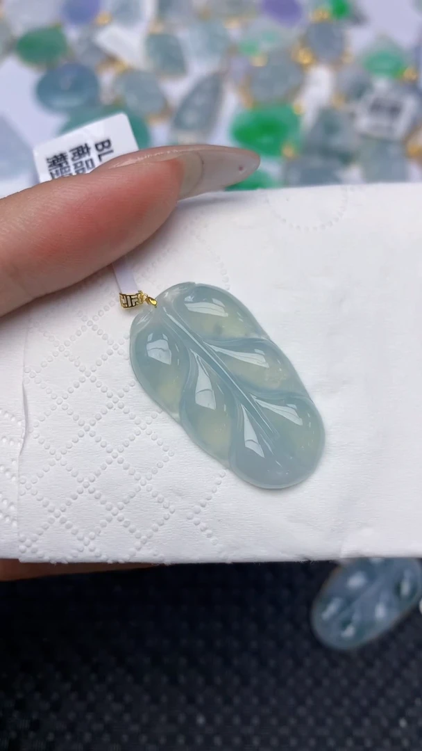 翡翠18K金镶嵌颈饰 天然翡翠a货