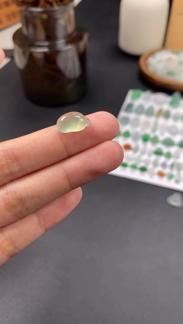 翡翠未镶嵌颈饰翡翠冰种福瓜