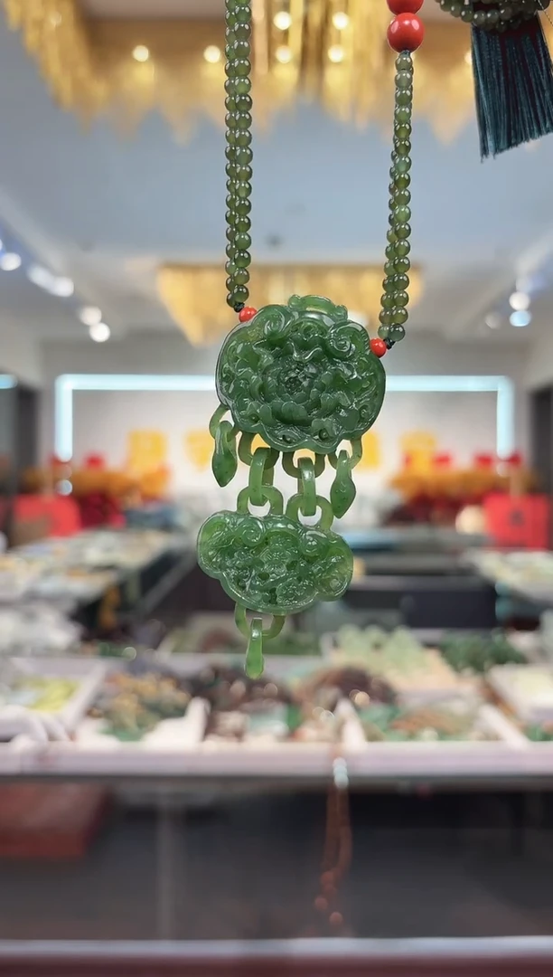 颈饰未镶嵌和田玉吊坠