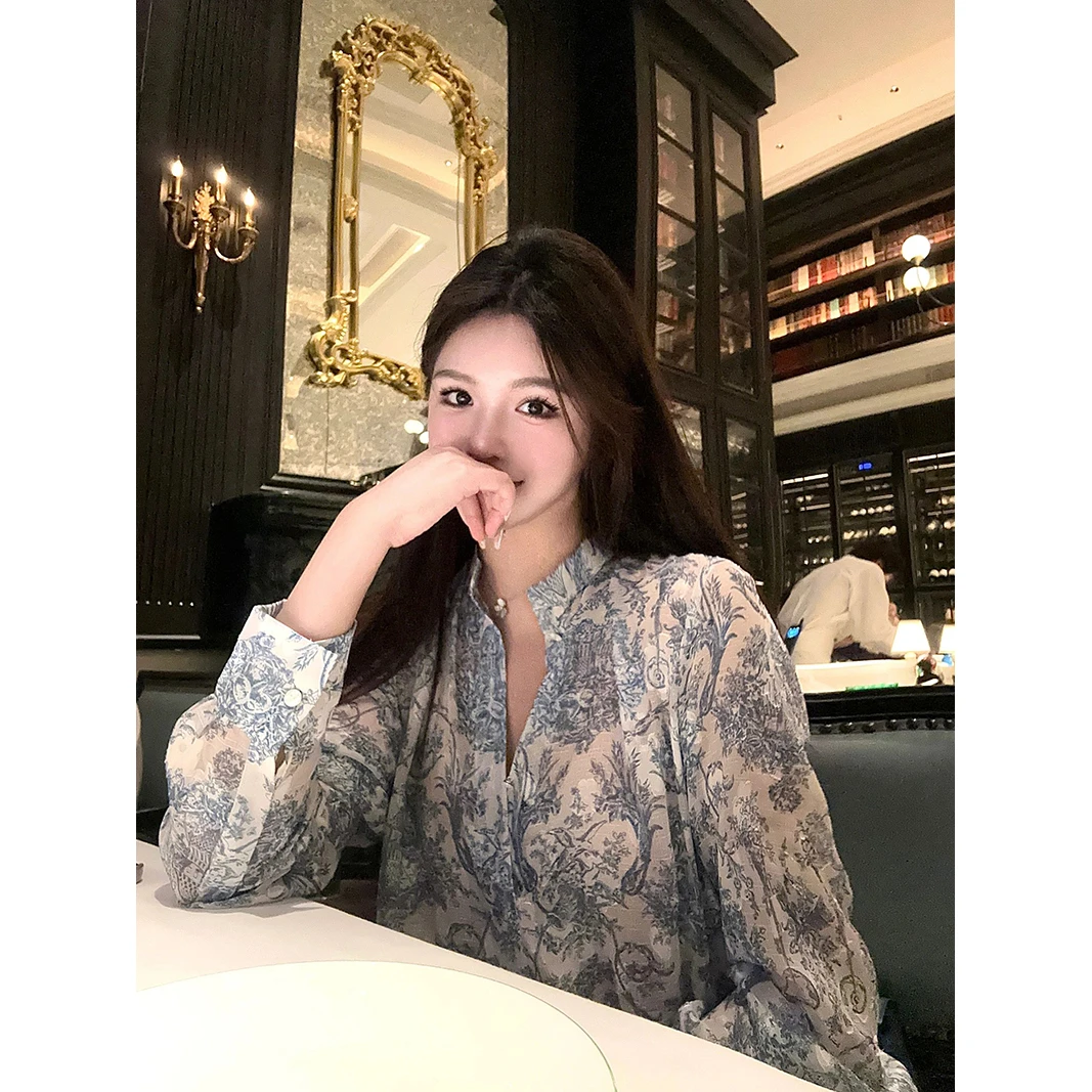 复古新中式水墨印花V领雪纺上衣女夏新别致洋气衬衫