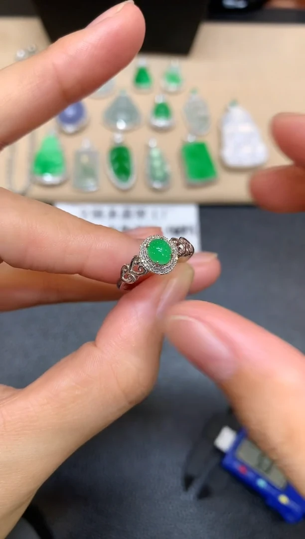 18K金镶嵌戒指翡翠蛋面【无服务费