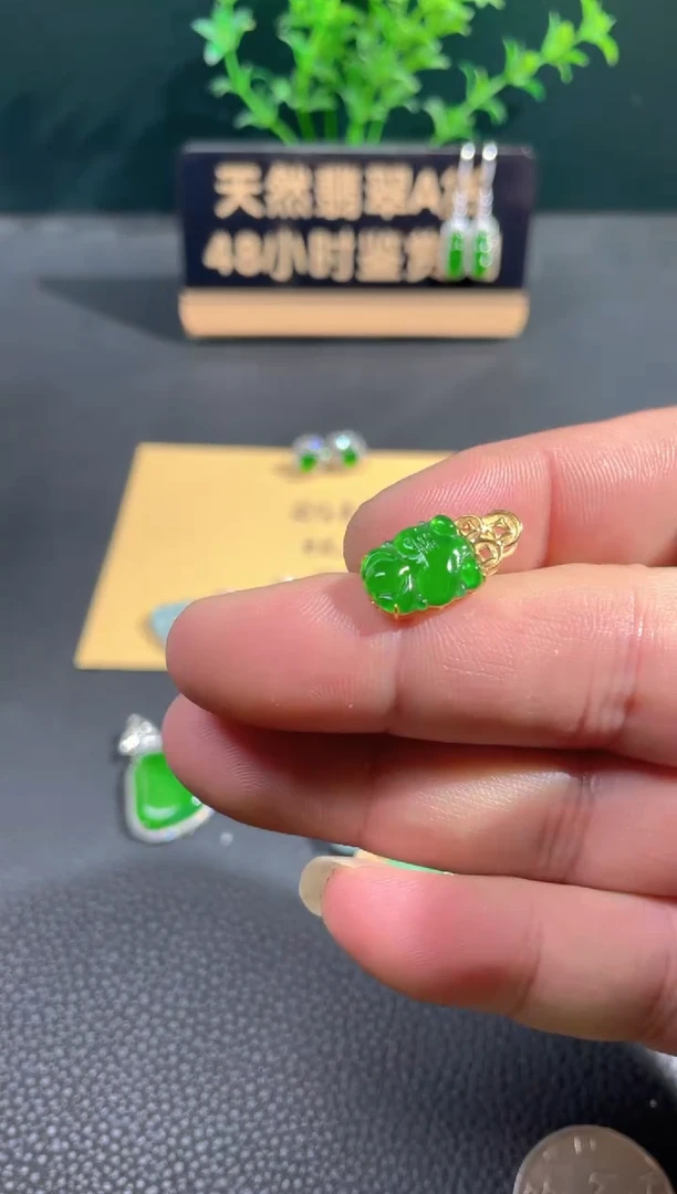 【闪购商品】翡翠颈饰18K金镶嵌翡翠