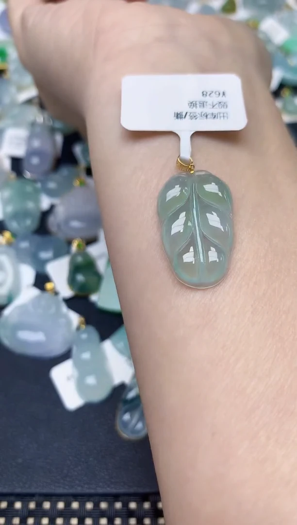 颈饰18K金镶嵌翡翠天然缅甸A货翡翠