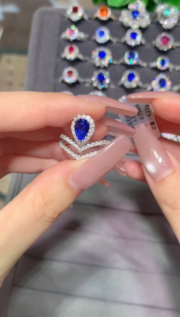 戒指蓝宝石18K金镶嵌1.57CT