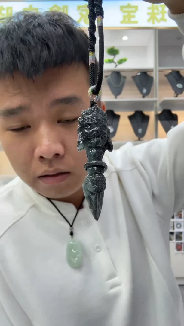 颈饰未镶嵌翡翠多样性天然翡翠A货乌鸡挂件一件
