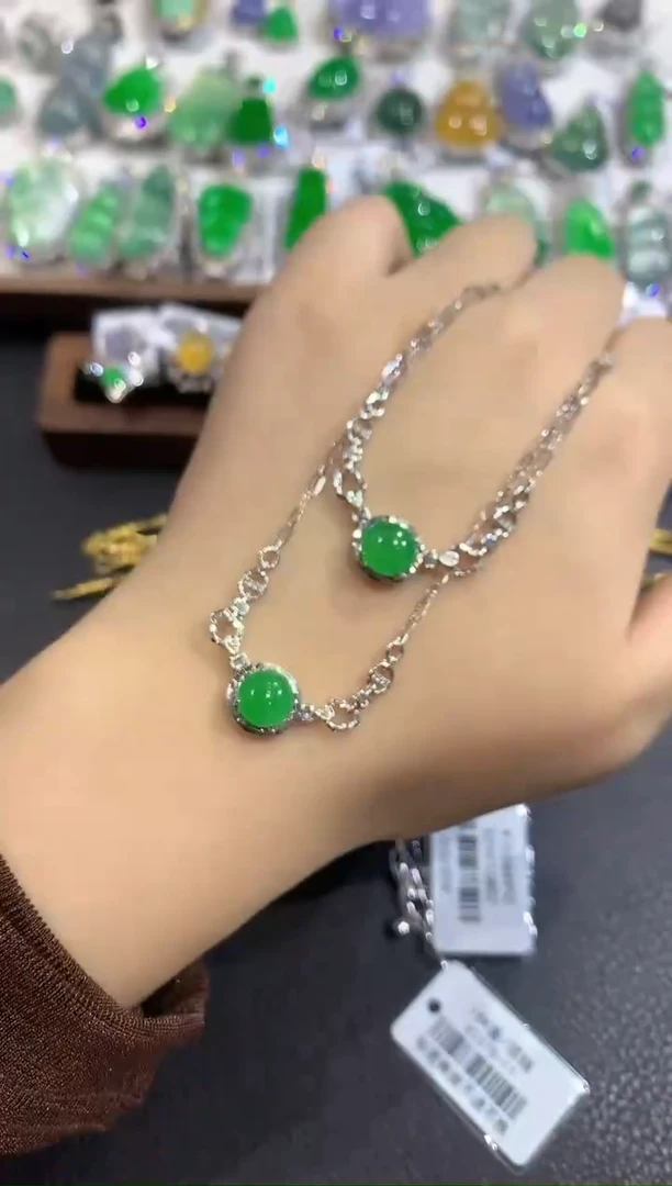 吊坠(不含链)18K金镶嵌翡翠79-吊坠套链-多样性发其一