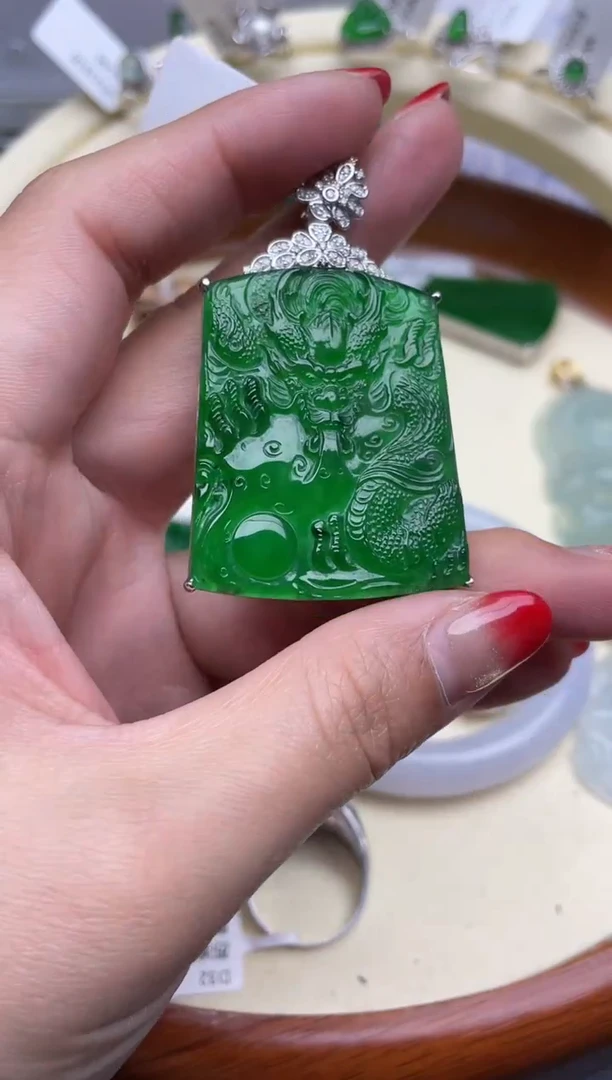 【闪购商品】翡翠颈饰18K金镶嵌回流寄售，不退不换