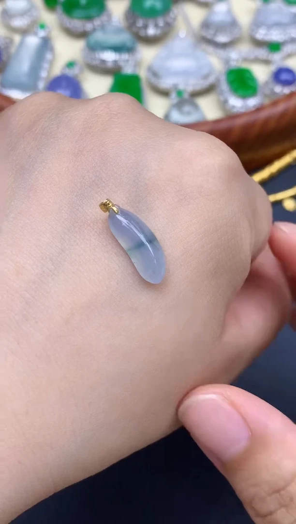 颈饰18K金镶嵌翡翠3-中国好珍宝