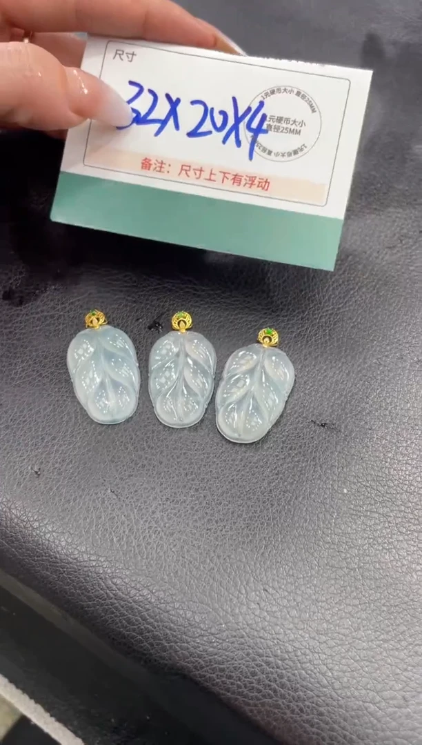 18K金镶嵌挂件翡翠蓝***鲸FL93027/多样性发一件