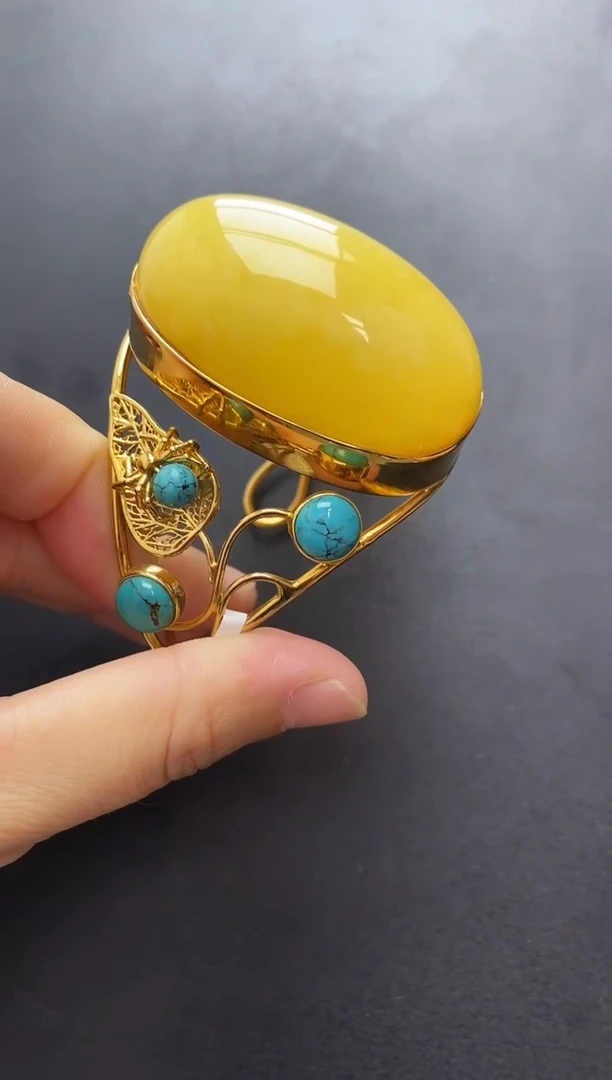 裸石琥珀未镶嵌手镯