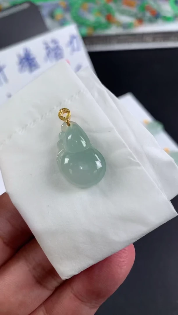 颈饰18K金镶嵌翡翠佳*?翡翠