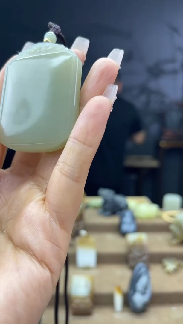 颈饰未镶嵌和田玉1