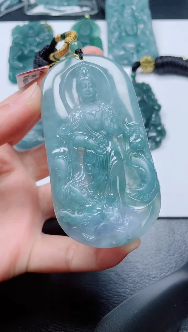 翡翠未镶嵌颈饰