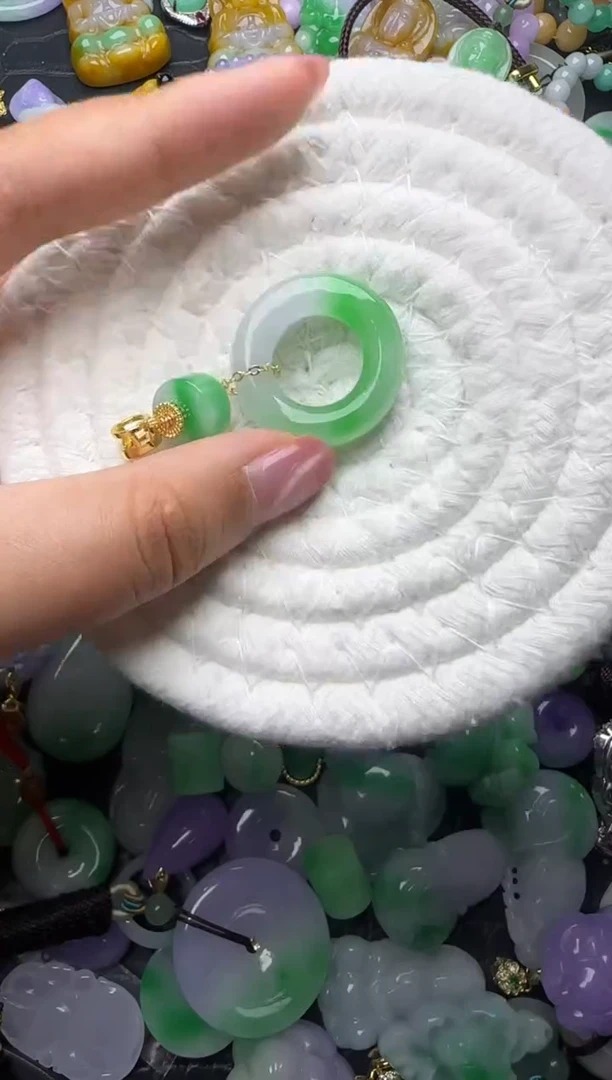 颈饰未镶嵌翡翠缅甸翡翠吊坠