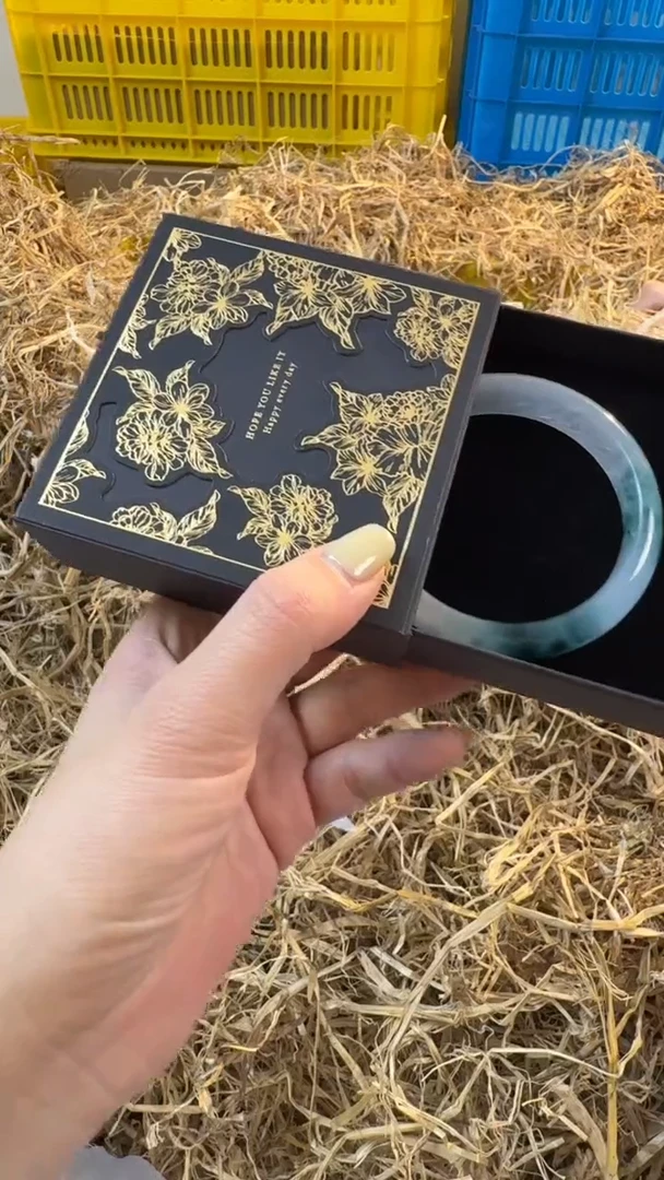 未镶嵌手镯石英质玉手镯