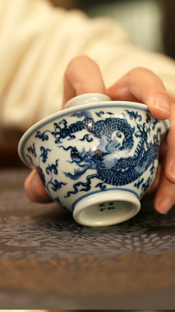 中式垂虹慕古铠甲龙穿缠枝盖碗