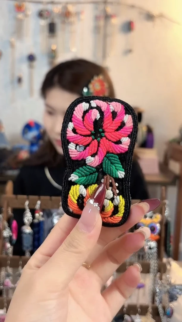 织绣彩云南阁非遗老绣饰品018