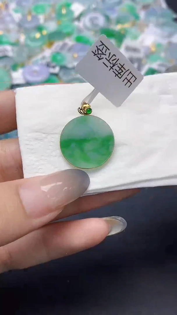 翡翠18K金镶嵌颈饰天然缅甸a货翡翠