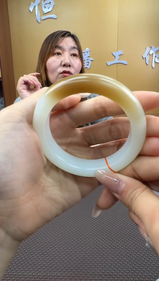 【闪购商品】和田玉手镯未镶嵌57